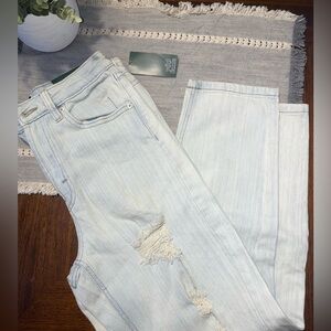 New size 2 woman’s mom jeans